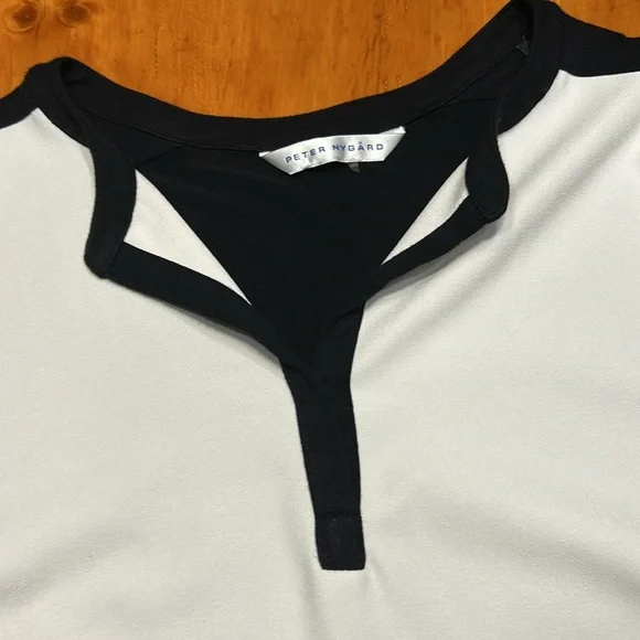 Peter Nygard Classic White Black V Neck Sleeveless Top - Picture 8 of 9